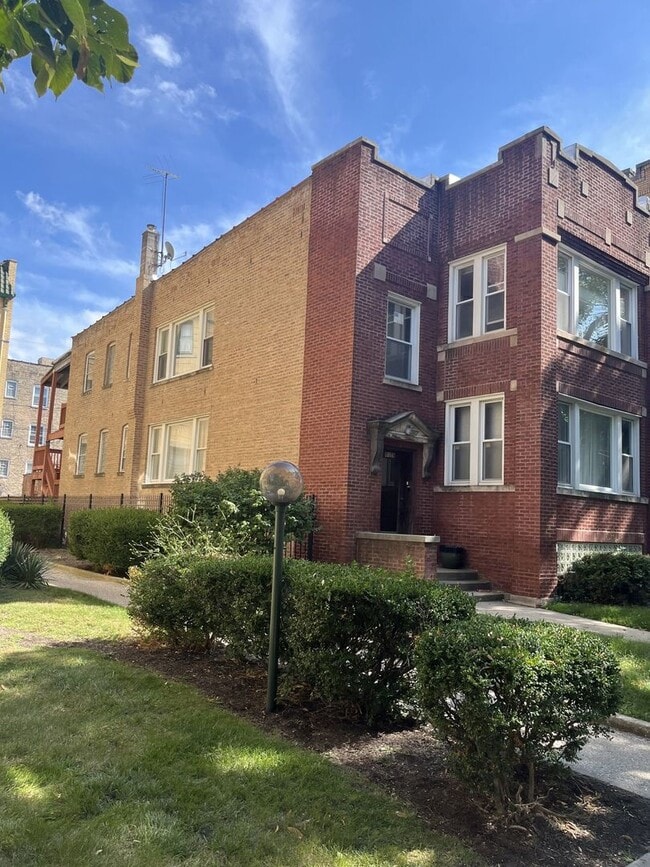 Building Photo - 8019 S Vernon Ave