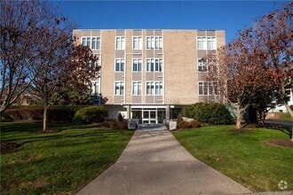 Building Photo - 1028 Farmington Ave