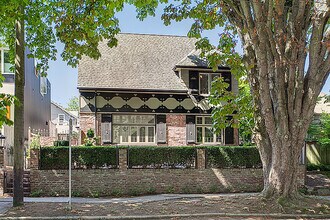 Building Photo - 1151 19th Ave E