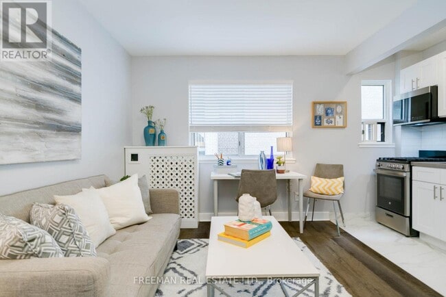 Photo du bâtiment - 214 Wellesley St E