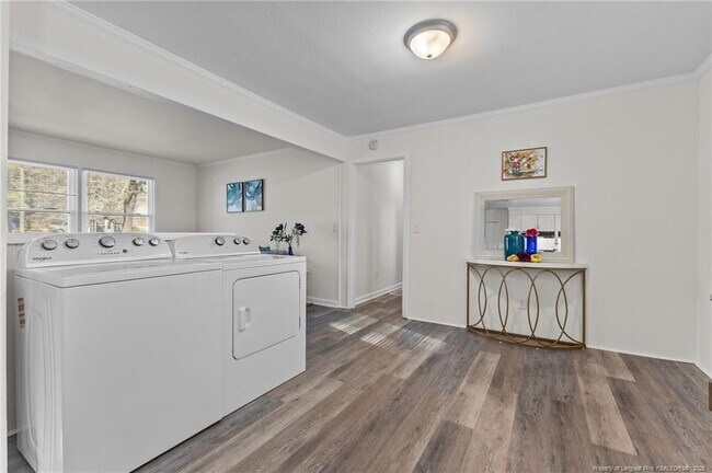 Building Photo - 306 Glenola St