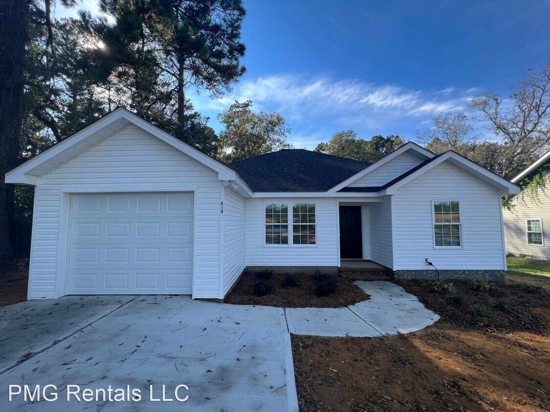 Primary Photo - 3 br, 2 bath House - 819 N. Main St. 819 N...