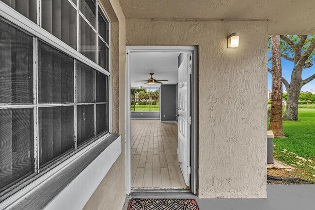 Building Photo - 2851 N Oakland Forest Dr
