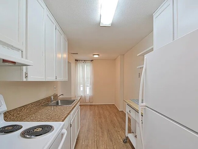 Building Photo - 42 Shrewsbury Green Dr