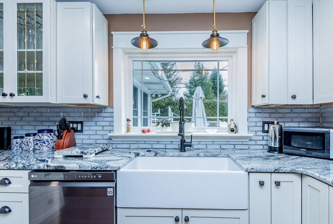 Foto del edificio - Beautiful 3 Bedroom in Camp Hill