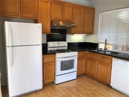 Foto del edificio - 140 Cherrybrook Ln