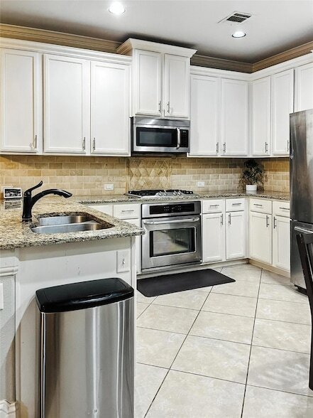 Building Photo - 2449 Avalon Ct