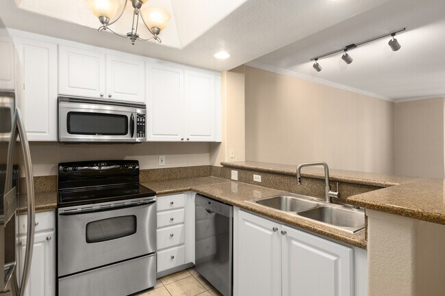 Foto del edificio - Beautiful Upgraded La Jolla Condo Now Avai...