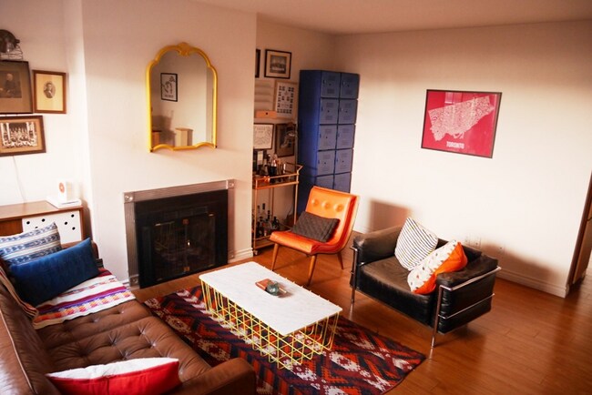Foto del edificio - 143 S Hayworth Ave