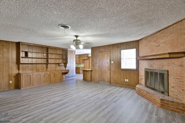 Building Photo - 3/2/2/2 AUSTIN ELEM!  Ready to rent!