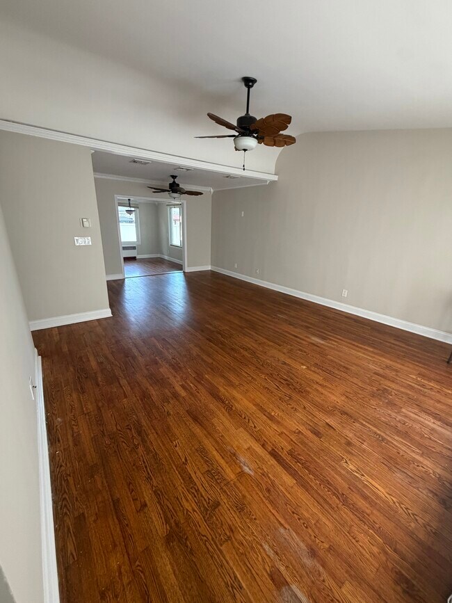 Building Photo - 958 Laurel Pl
