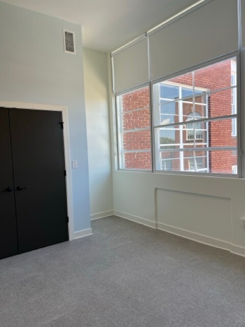 Building Photo - PULASKI LOFTS
