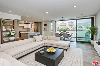 Building Photo - 328 N Maple Dr