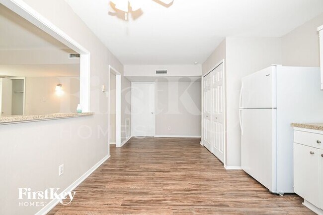 Foto del edificio - 4906 Stagecoach Ln