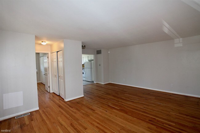 Building Photo - 1 br, 1 bath  - 29174 Lund Ave