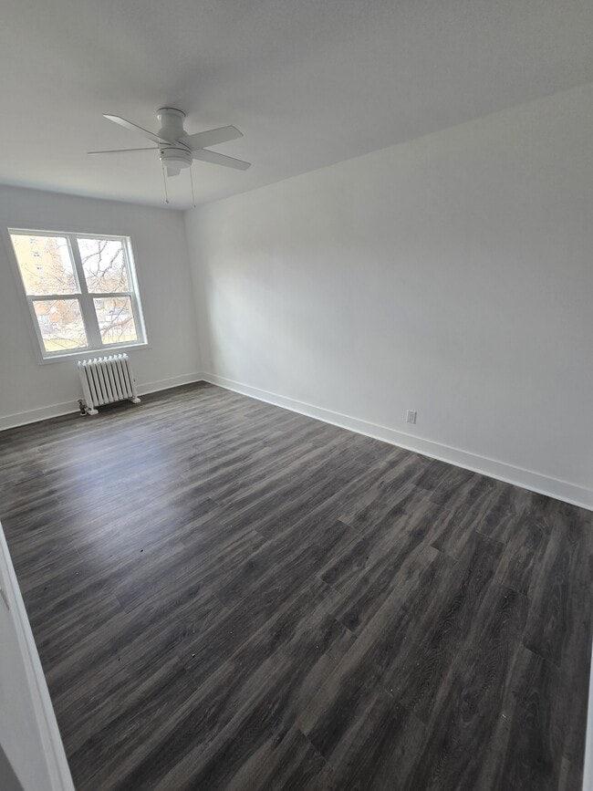 Building Photo - 429 Qu'Appelle Ave
