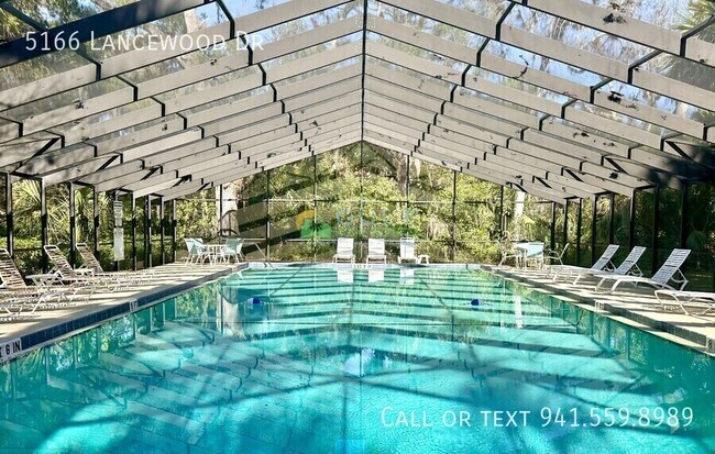 Foto del edificio - 5166 Lancewood Dr