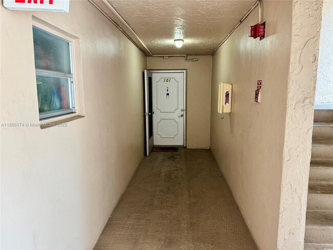 Foto del edificio - 9495 Evergreen Pl