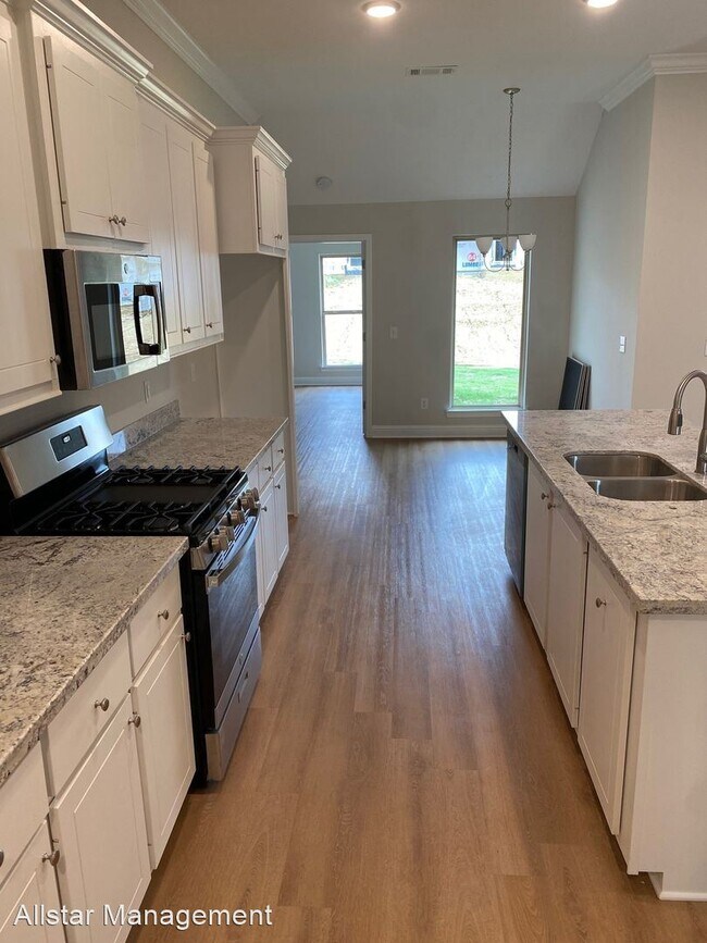 Building Photo - 4 br, 2 bath House - 568 Silver Hill Drive