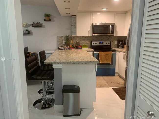 Foto del edificio - 14401 N Kendall Dr