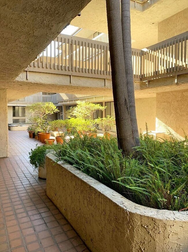 Foto del edificio - 1414 Greenfield Ave