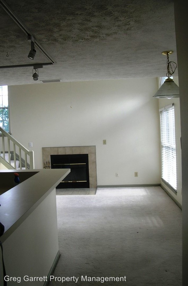 Building Photo - 748 Rock Crest Ct