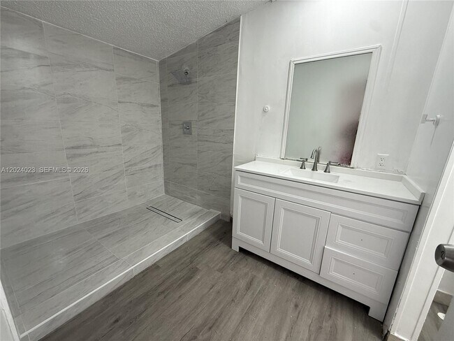 Foto del edificio - 2731 SE 15th St