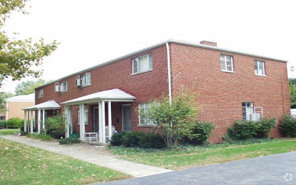 Building Photo - 3090-3096 Northwest Blvd
