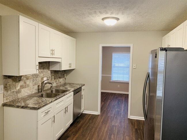 Building Photo - 212 Towbridge Dr