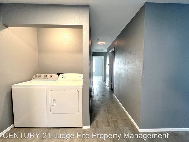 Building Photo - 3 br, 1 bath House - 2701 Northwest 18th S...