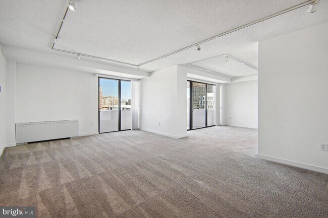 Building Photo - 4141 N Henderson Rd