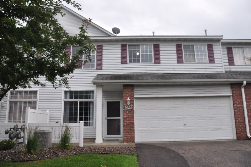 Foto principal - 9629 Queensland Ln N
