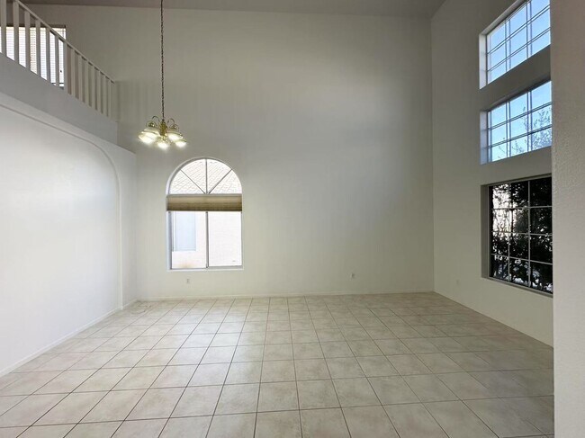 Building Photo - Beautiful 4 bedrooms + loft House