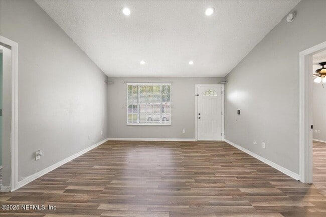 Building Photo - 1701 Donna Dr