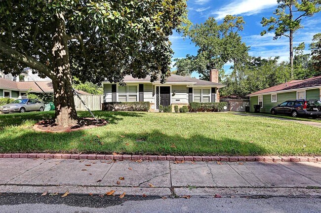 Building Photo - 1115 Woodhill Rd