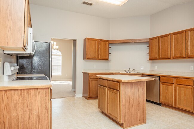 Building Photo - 230 Trish Dr