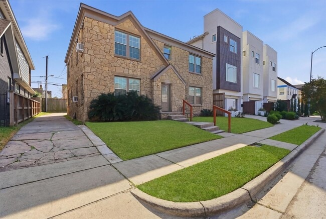 Building Photo - 403 W Polk St