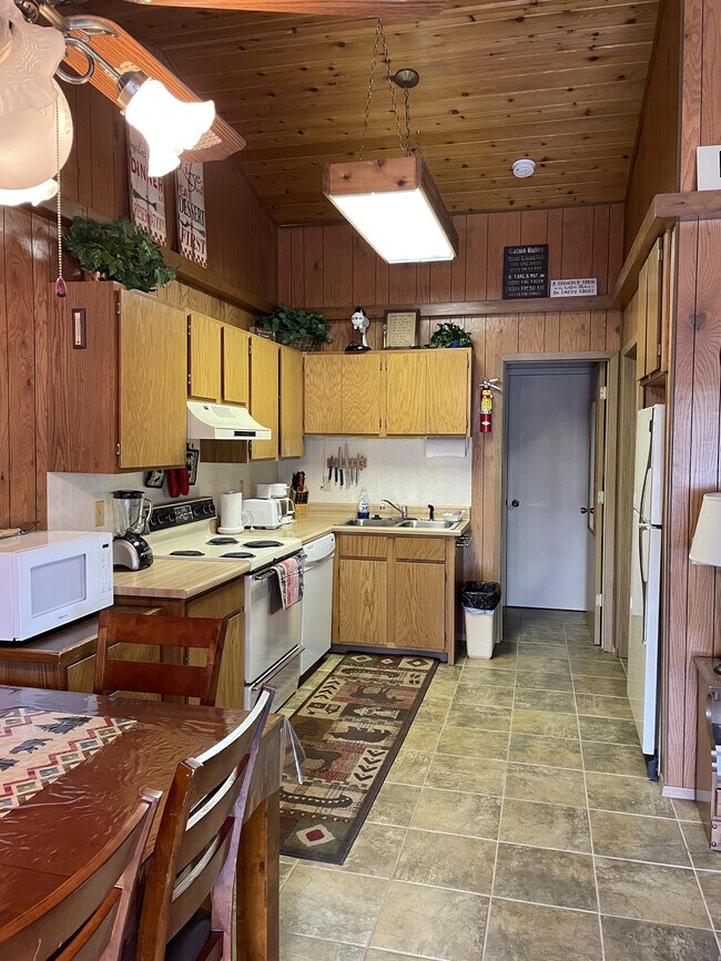 Foto del edificio - 300 Bay Point Dr