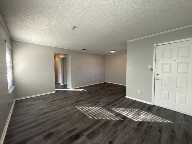 Foto del edificio - 8910-8910 Greenmound Ave