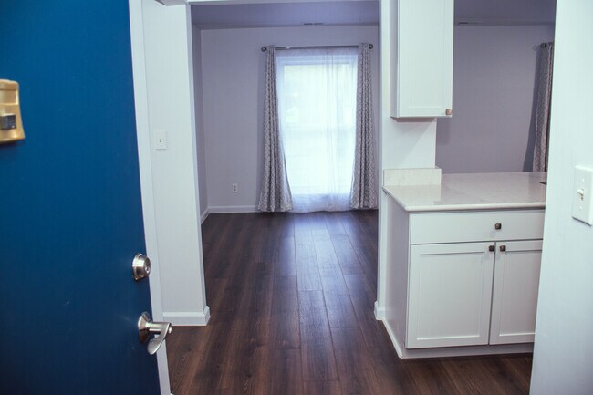 Building Photo - 529 E University Dr Unit 1203