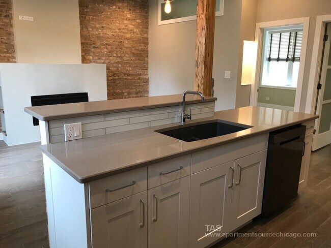 Foto del edificio - 3722 W Wrightwood Ave