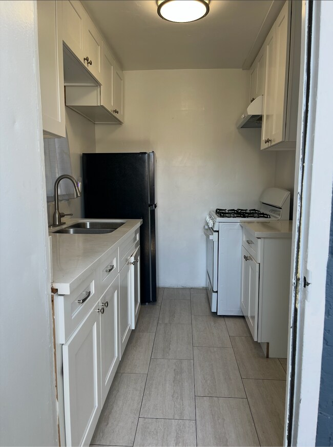 Cocina - 2444 Commercial St