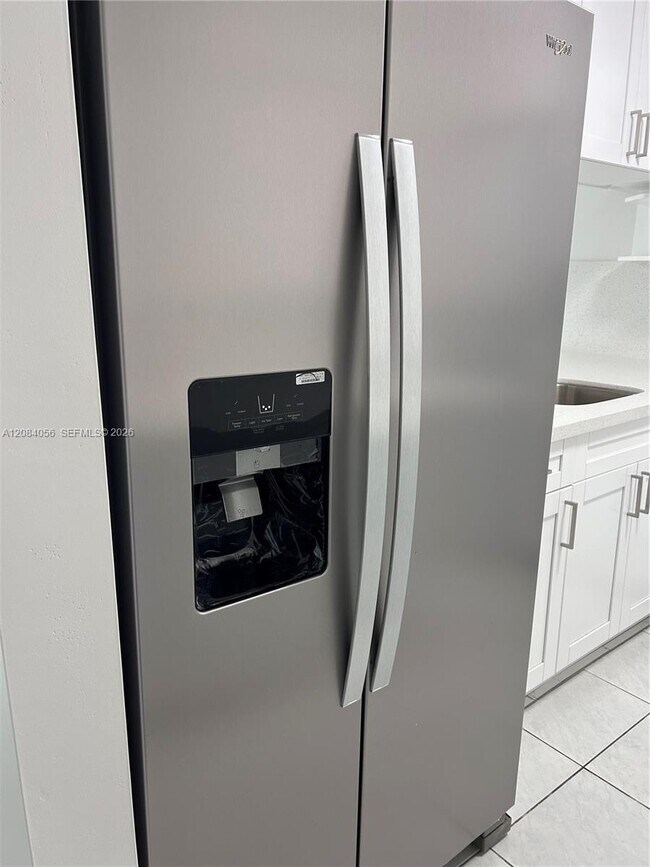 Foto del edificio - 460 E 23rd St