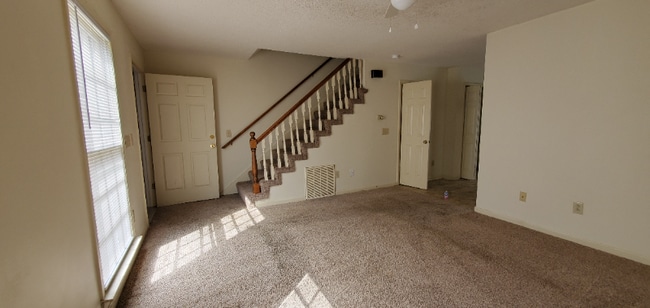 Building Photo - 206 Hunter Dr