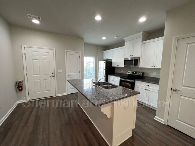 Foto del edificio - 672 Dobhill Ln