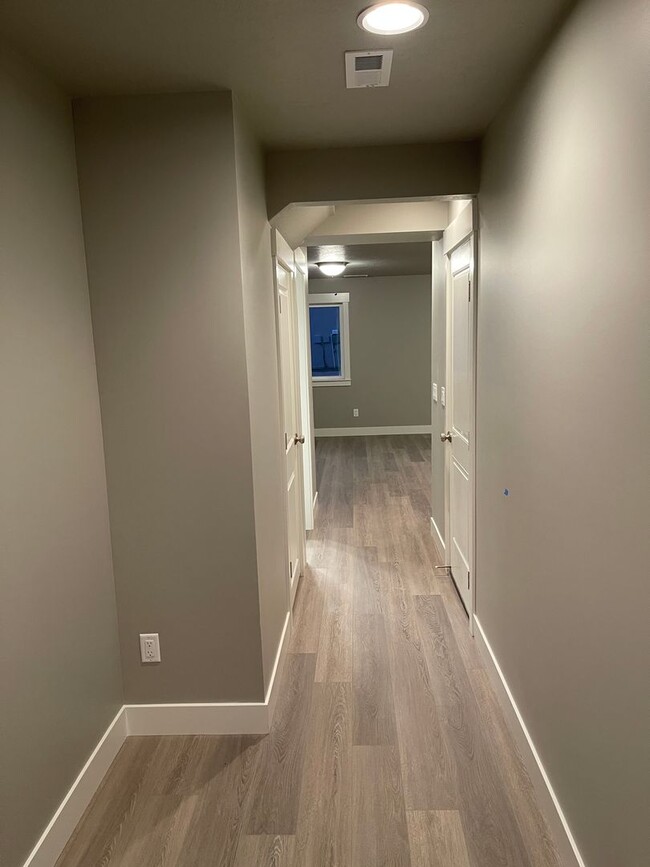 Foto del edificio - Townhome - $1,700 - 3 bedroom - 2.5 bathro...