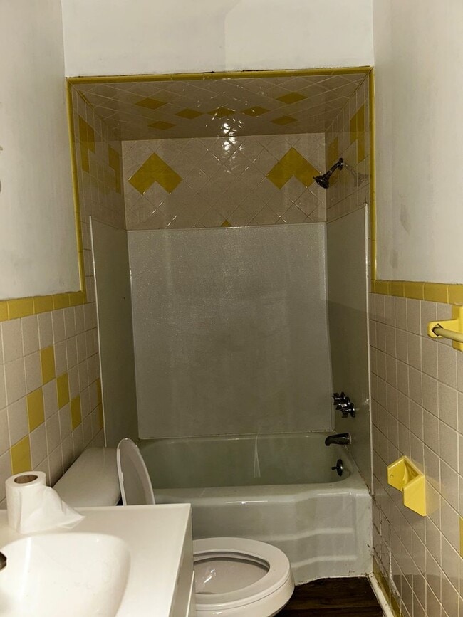 Foto del edificio - 418 N Main St