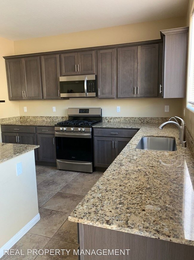 Foto del edificio - 5 br, 3 bath House - 5904 MIDDLE ROCK ST