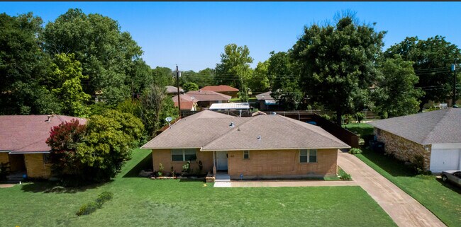 Building Photo - 615 Donlee Rd