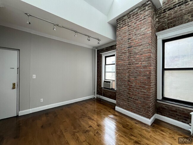 Foto del edificio - 336 E 18th St